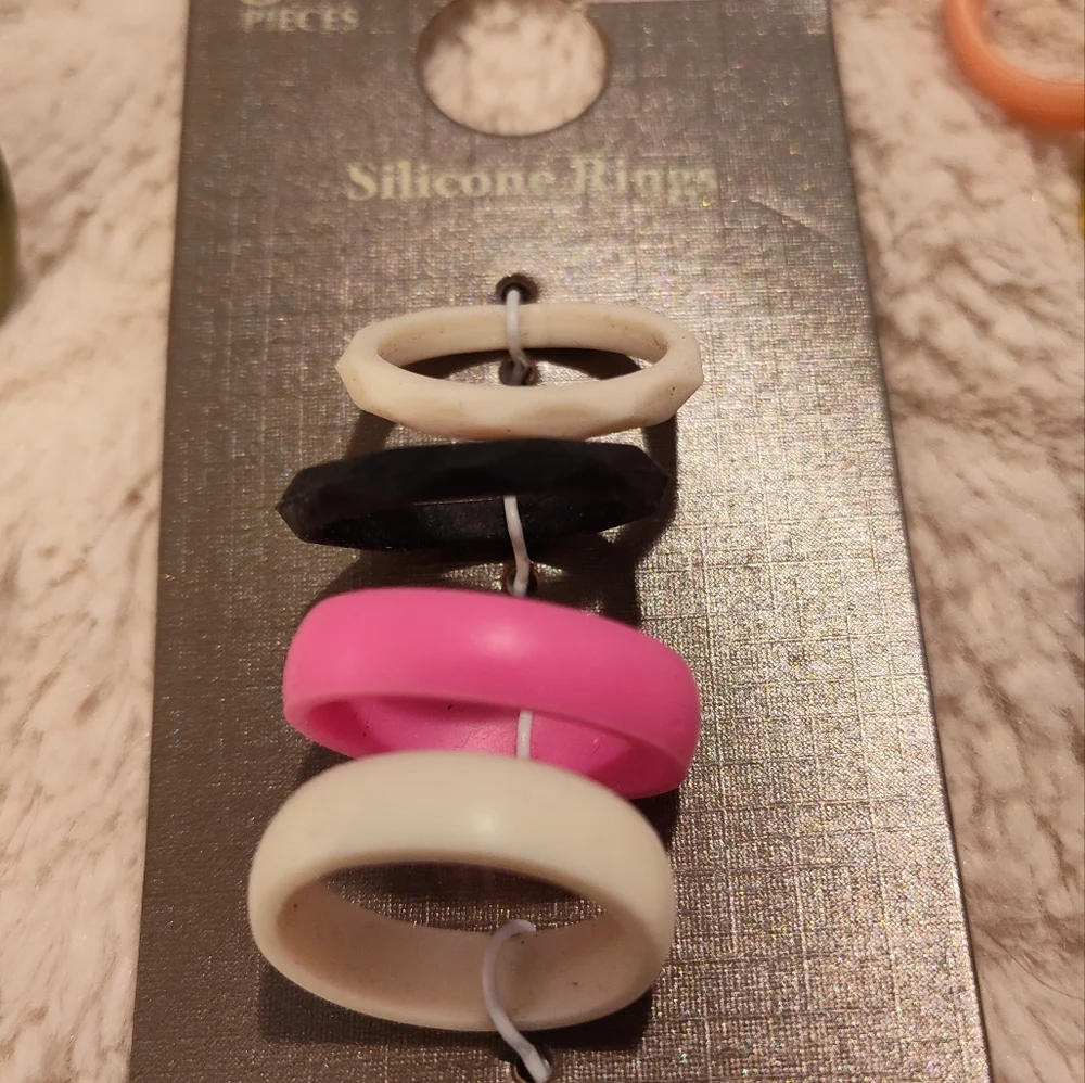 Vintage Bundle Of Rings (19 Rings) - Picture 6 of 14